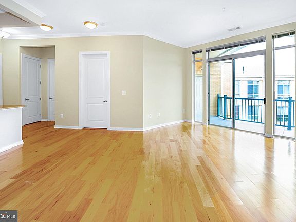 3rd image of 2200 N Westmoreland St Unit 512