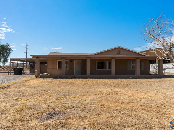 111 Danenberg Dr, El Centro, CA 92243