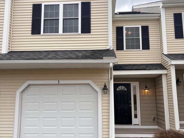 3 Blackberry Ln
