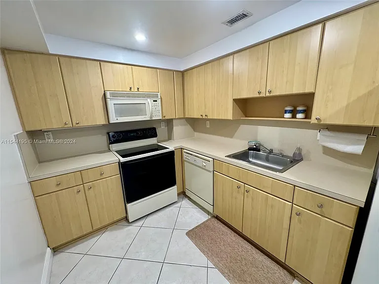 10350 W Bay Harbor Dr #3E — Photo 5
