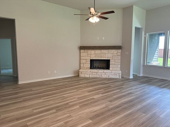 5th image of 412 Guadeloupe Ln