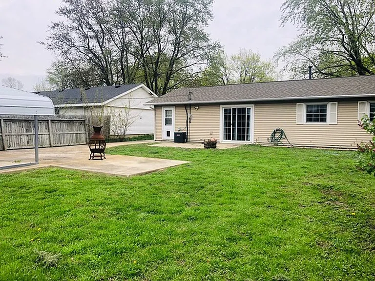 1426 Dillon Dr — Photo 3