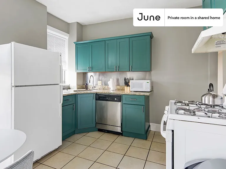 17 Highgate St #A — Photo 8