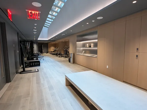 135 East 47th Street image 21 of 23