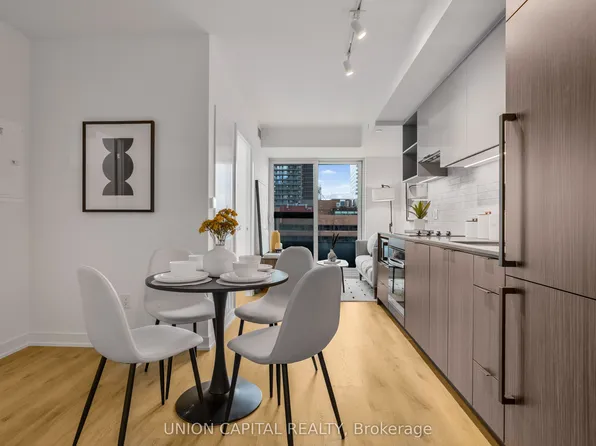 252 Church St #1801, Toronto, ON M5B 0E6