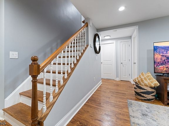 4th image of 836 W Inman Ave