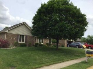 933 Creekside Ln, Plainfield, IN 46168