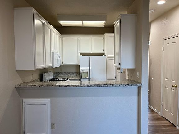 2nd image of 1049 Bell St