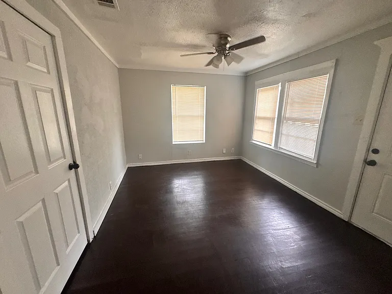 3725 Hancock St — Photo 3