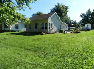 402 S 2nd St, Hopkins, MO 64461