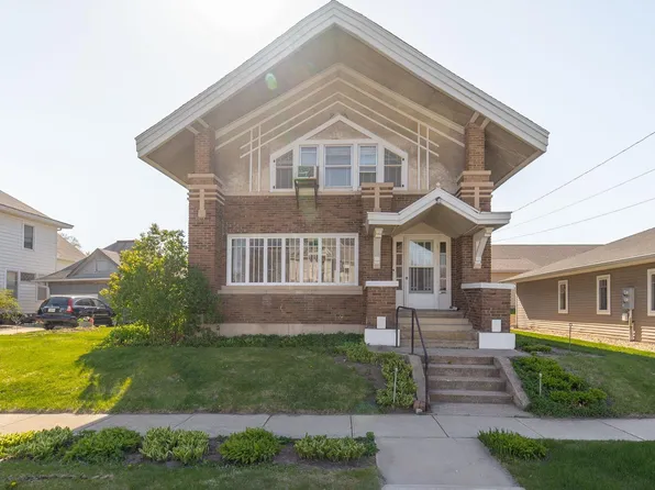 805 7th St, Grundy Center, IA 50638