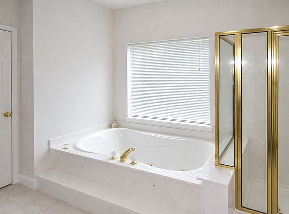 5th image of 2820 Jamont Ct NE
