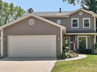 679 Harding Ave, Glen Ellyn, IL 60137