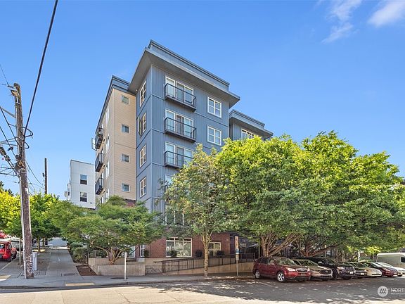 4th image of 1620 Belmont Avenue #131