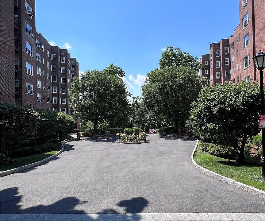 1st image of 290 Collins Avenue #8E