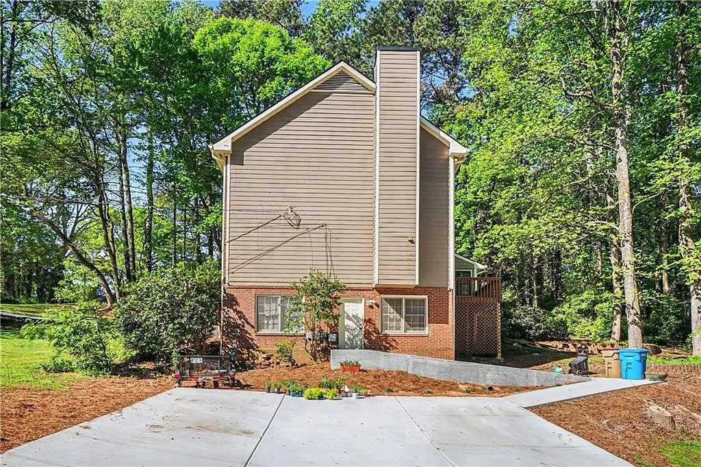Building Photo - 1527 Ridgewood Dr