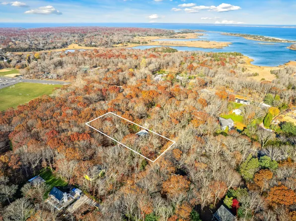 12 Deep Six Dr, East Hampton, NY 11937