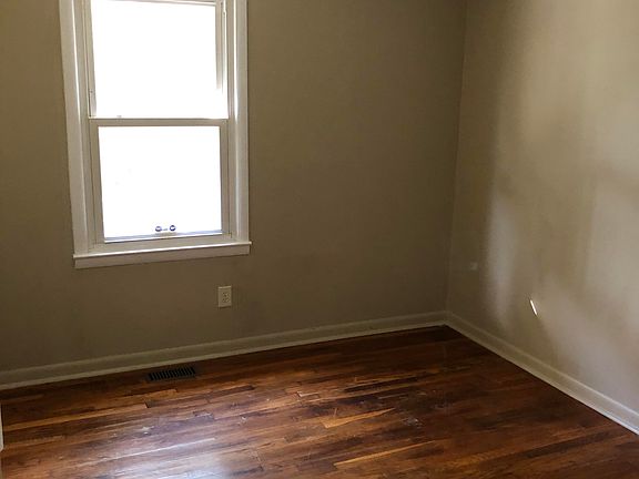 2nd image of 140 Holmes Ln