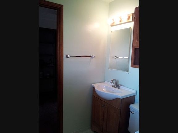 4th image of 2621 NE Whitman Ave