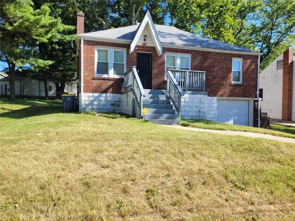 45 Reasor Dr, Saint Louis, MO 63135