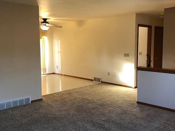 5th image of 744 Acadia Ave