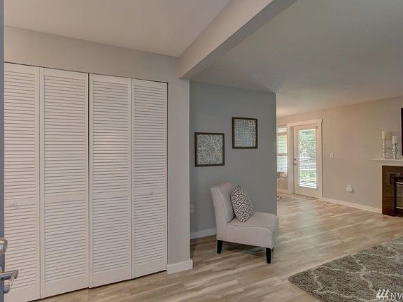 Welcome to this nicely renovated, 1st floor unit!