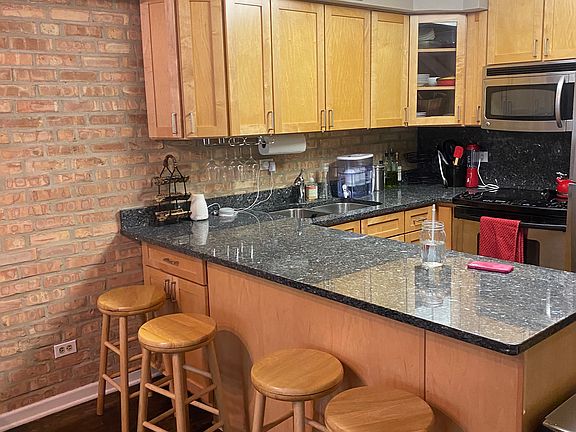 3rd image of 2828 N Burling St APT 405