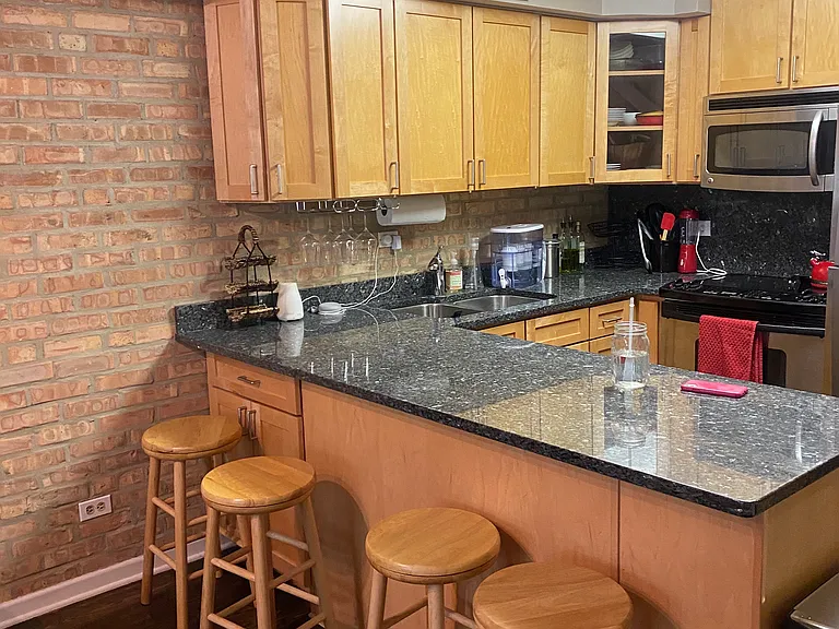 2828 N Burling St #405 — Photo 3