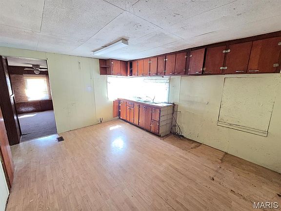 5th image of 511 Madison St