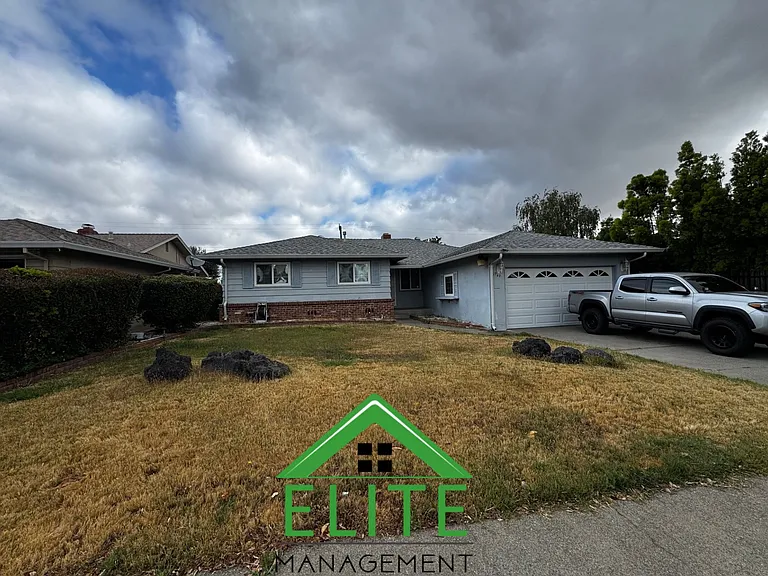 1949 Newport Ave — Photo 1