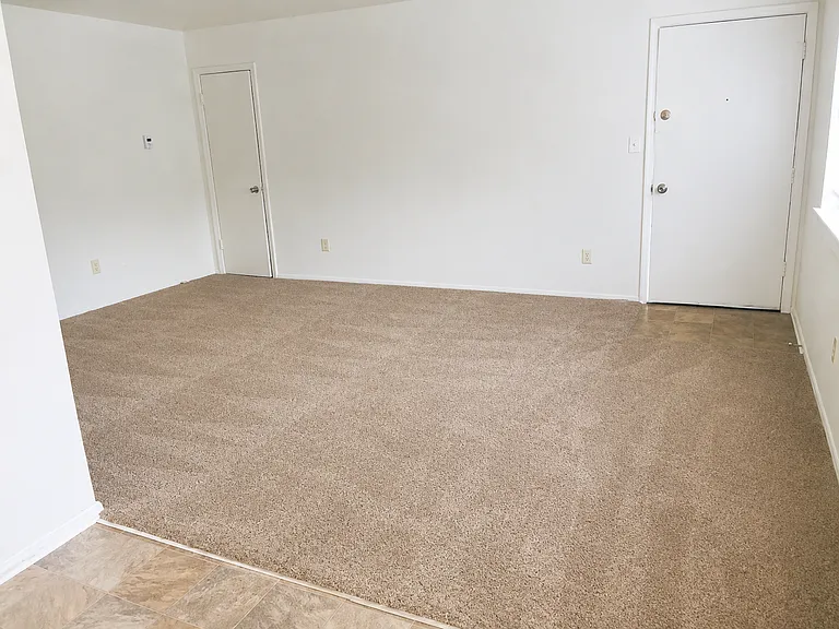 Webster Court Apartments — Photo 9