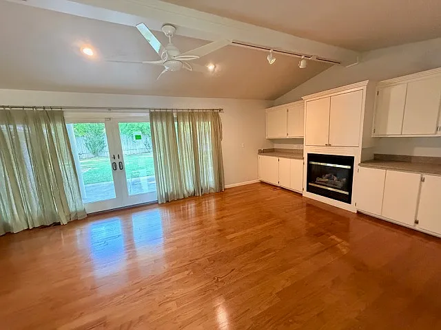 2406 W 10th Ave — Photo 4