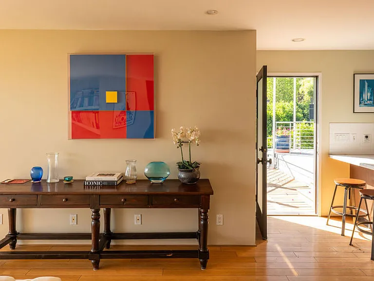2158 Sunset Plaza Dr — Photo 5