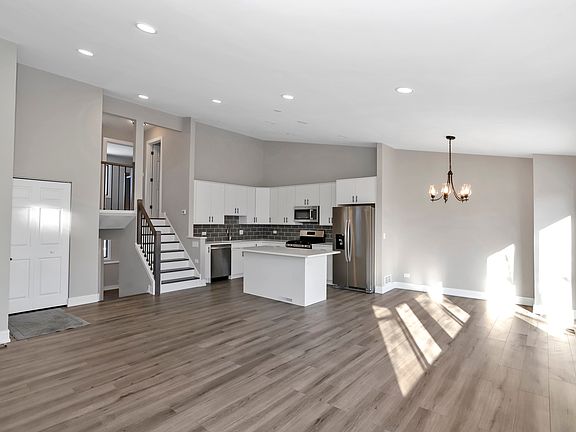 3rd image of 1380 Court Marguerite