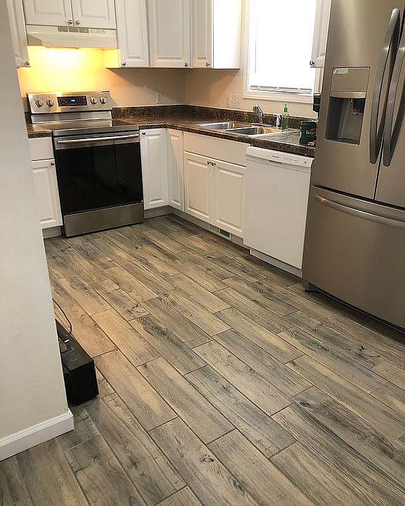 1st image of 5 Lake Village Ct