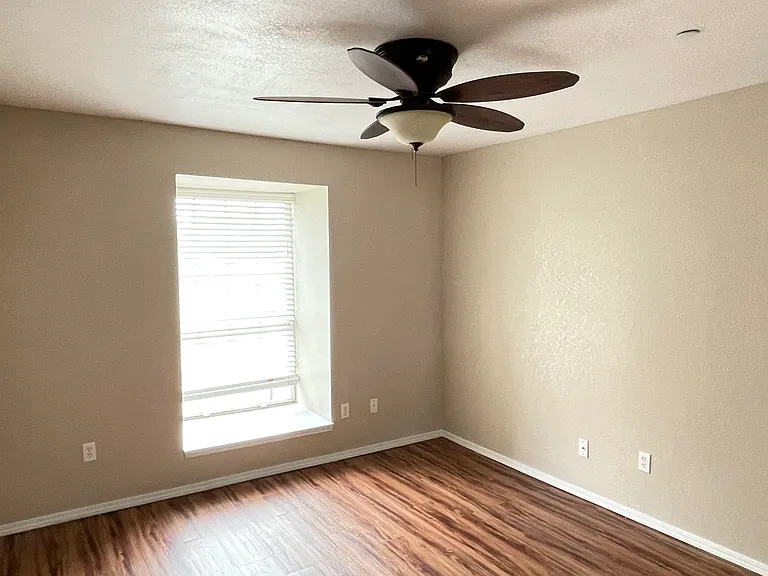 11525 N Meridian Ave — Photo 5