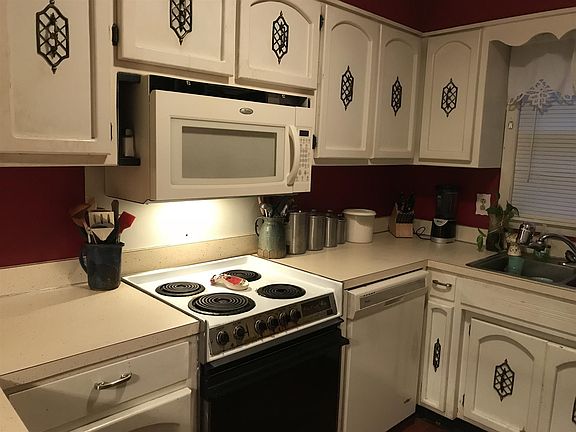 2nd image of 215 Johnson Ave