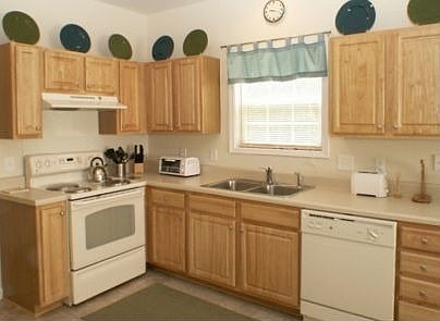 Kitchen- great for entertaining!