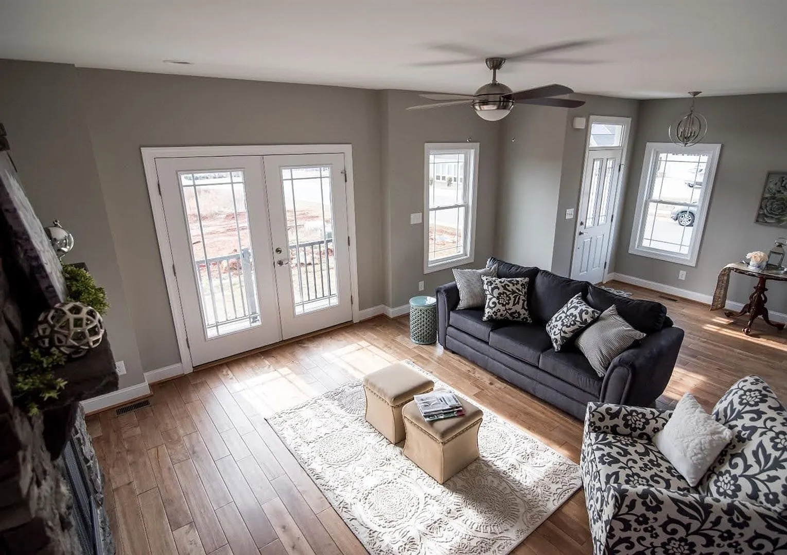 Beautiful 3 Bedroom Townhome in Forest — Photo 3