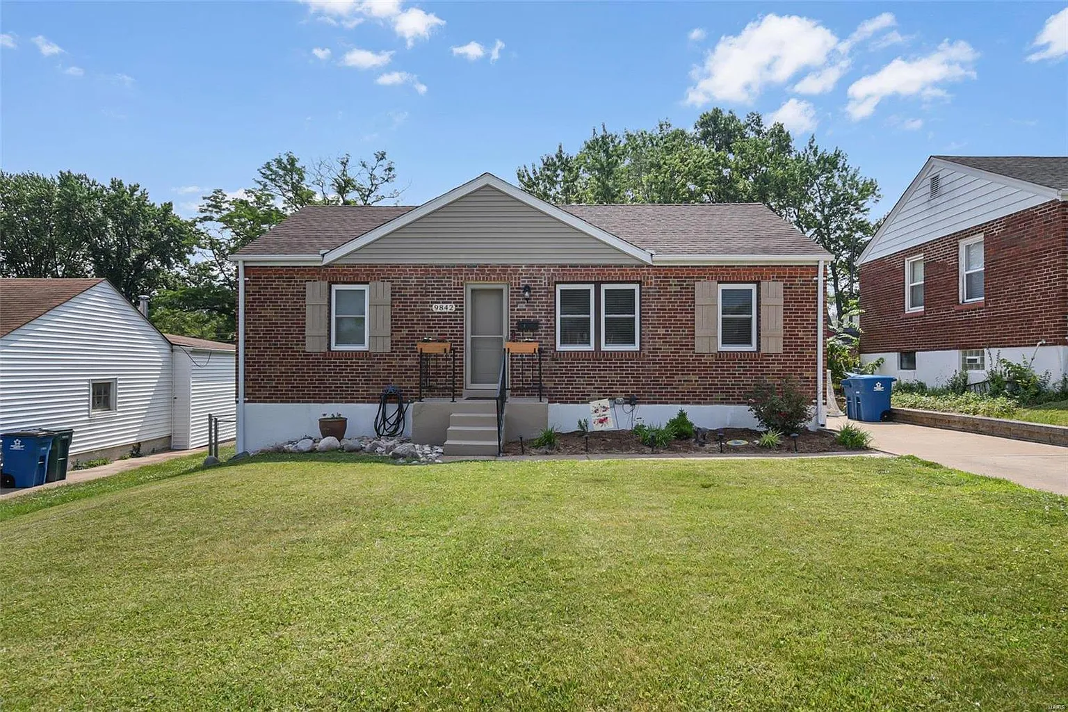9842 Huntingdon Ln photo 1