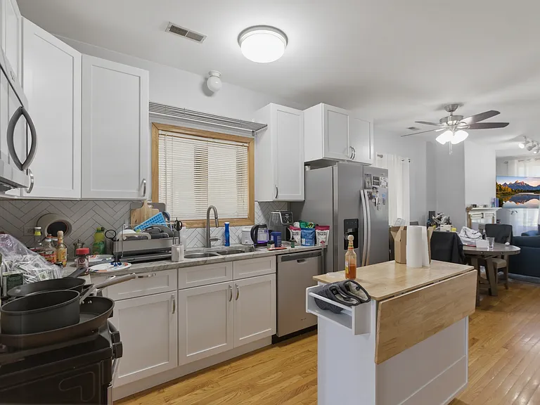 2033 W Huron St #2 — Photo 4