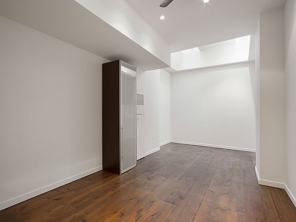 3rd image of 135-145 W 70th St #1G