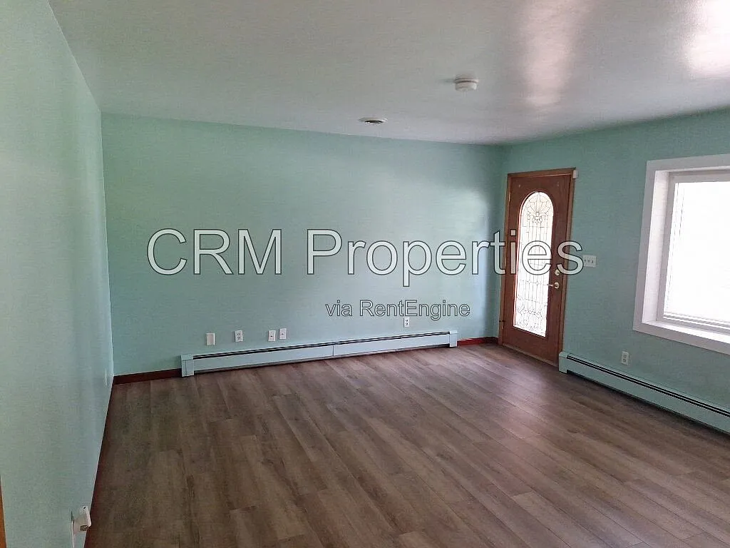 3 bed, 1.5 bath, 1962 sqft, $1,700 — Photo 4