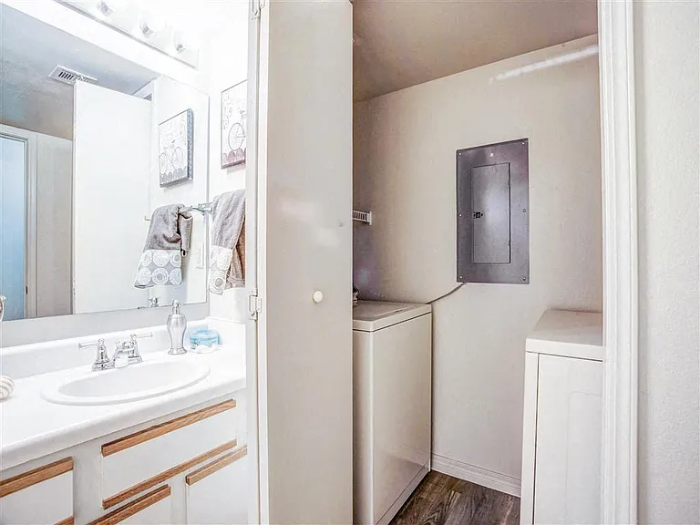 Riverside Park Apartments — Photo 13