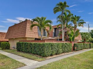 220 Live Oak Ln, Boynton Beach, FL 33436