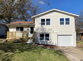 2817 SW Sunset Rd, Topeka, KS 66614