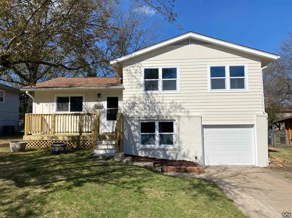 2817 SW Sunset Rd, Topeka, KS 66614