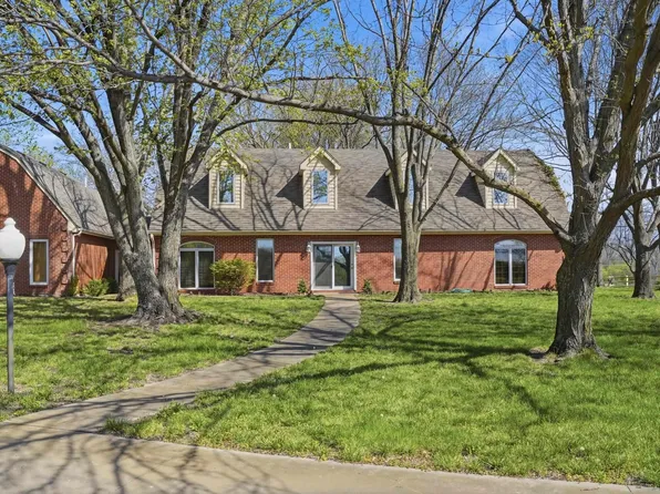 1315 NE 46th St, Topeka, KS 66617