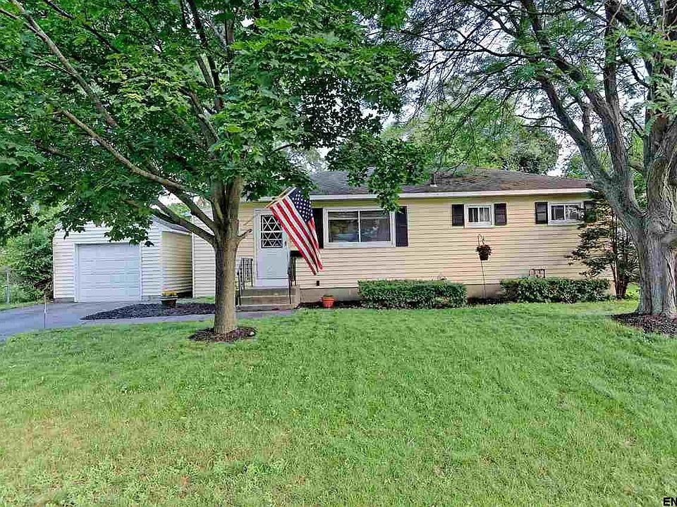 1st image of 9 Huckleberry Ln