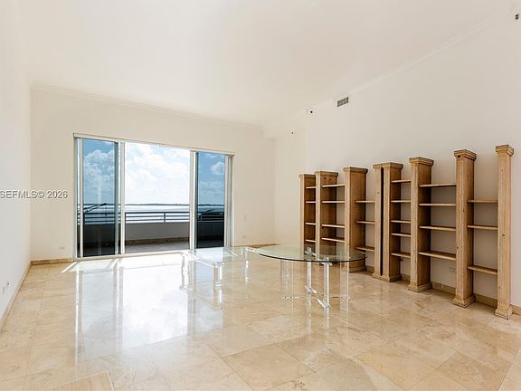 2nd image of 808 Brickell Key Dr APT 404